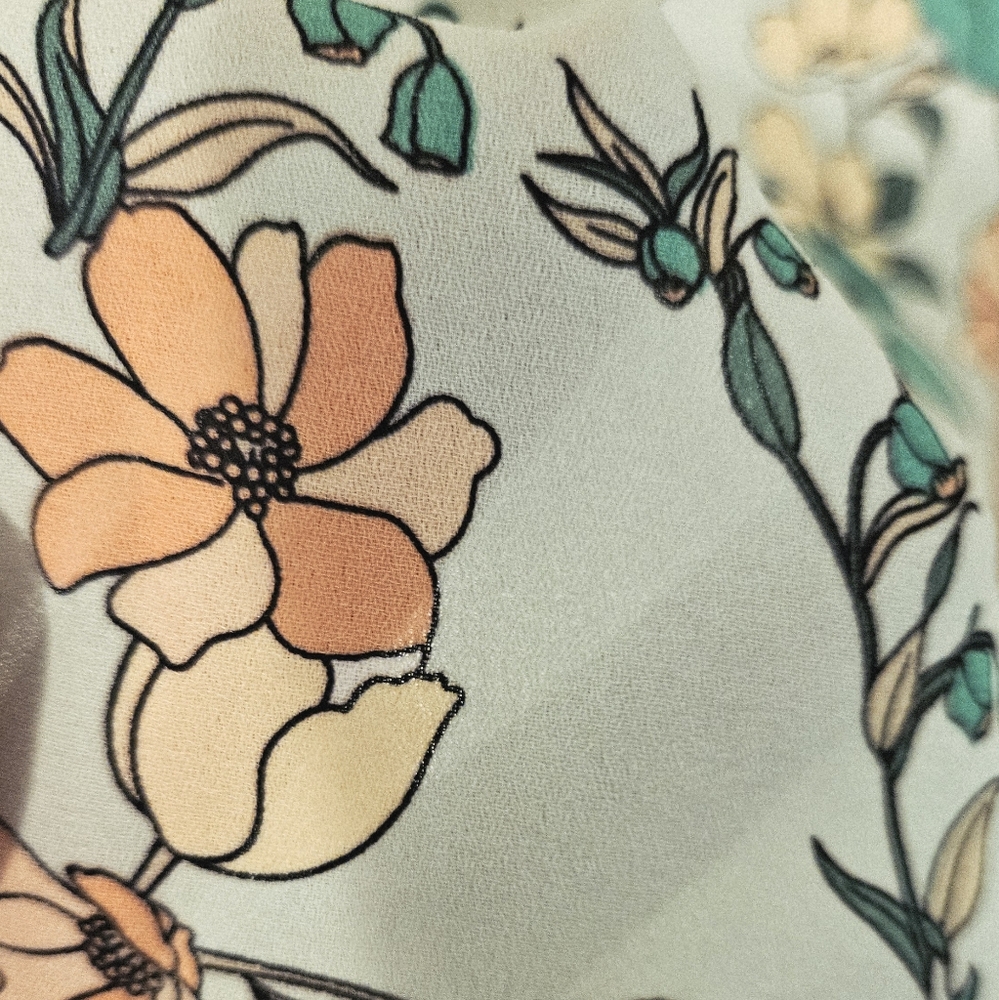 NWOT Liz Claiborne Pale Green Floral Cap Sleeve Blouse - Picture 3 of 8